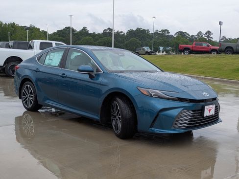 New 2026 Toyota Camry XLE FWD image 7