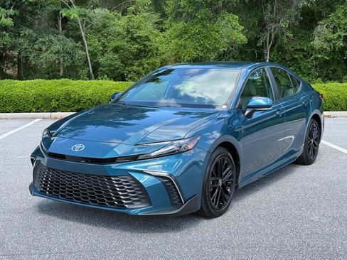 Used 2026 Toyota Camry SE w/ Convenience Package FWD image 1