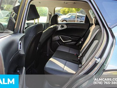 Used 2025 Kia Soul LX w/ LX Technology Package FWD image 17