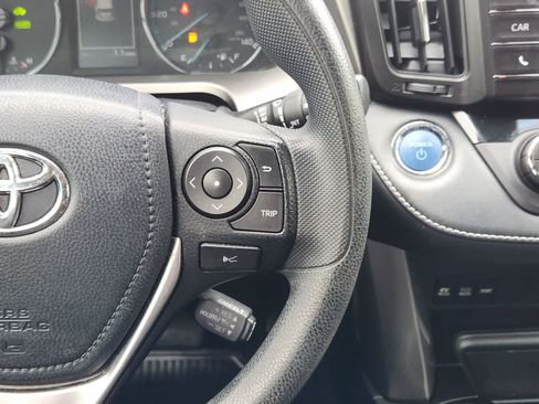 Used 2018 Toyota RAV4 LE AWD/4WD image 27