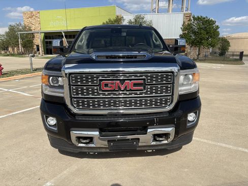 Used 2019 GMC Sierra 2500 Denali w/ Duramax Plus Package AWD/4WD image 8