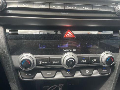 Used 2020 Hyundai Elantra SE w/ Cargo Package (C1) image 16