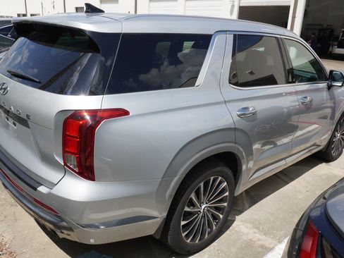 Used 2023 Hyundai Palisade Calligraphy w/ Cargo Package FWD image 6