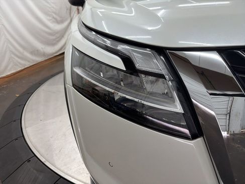 Used 2023 Nissan Pathfinder Platinum image 10