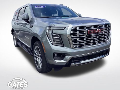 Used 2025 GMC Yukon XL Denali AWD/4WD image 1
