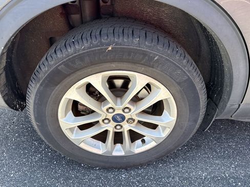 Used 2021 Ford Escape SE image 15