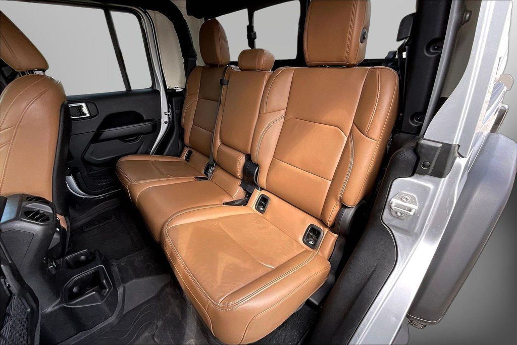 Used 2023 Jeep Gladiator Rubicon w/ Cold Weather Group AWD/4WD image 23