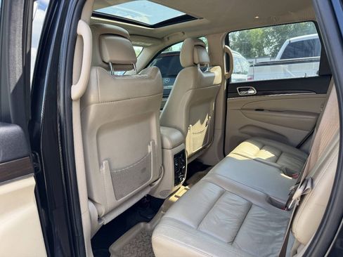 Used 2016 Jeep Grand Cherokee Limited AWD/4WD image 9