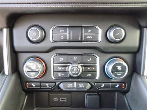 Used 2023 Chevrolet Tahoe Z71 w/ Z71 Off-Road Package image 18