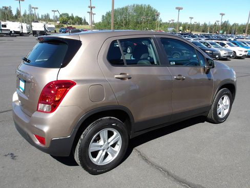 Used 2018 Chevrolet Trax LS AWD/4WD image 5