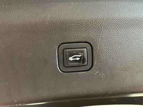 Used 2018 Buick Enclave Premium w/ Experience Buick Package AWD/4WD image 17