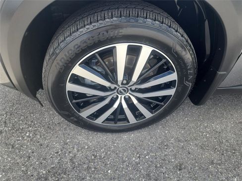 Used 2024 Nissan Pathfinder Platinum w/ Cargo Package image 9