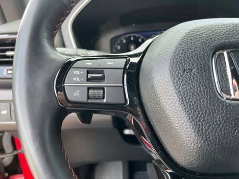 Used 2025 Honda Pilot Black Edition image 12
