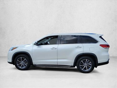 Used 2018 Toyota Highlander XLE AWD/4WD image 8