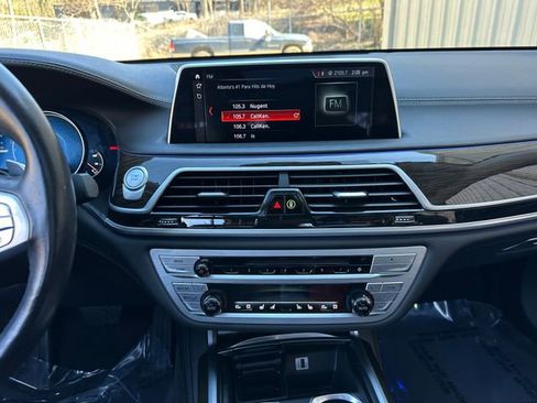 Used 2018 BMW 740e xDrive image 21