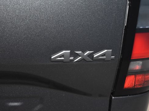 New 2026 Nissan Frontier S image 25