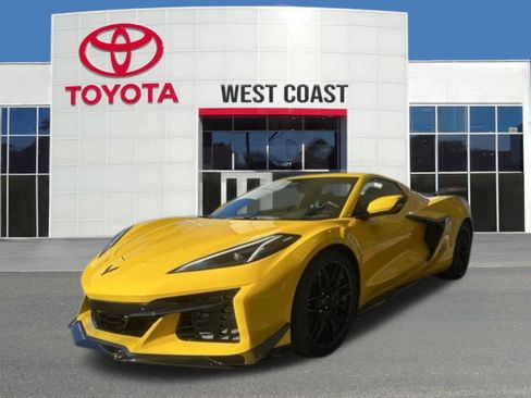 Used 2025 Chevrolet Corvette Z06 w/ Z07 Performance Package image 1