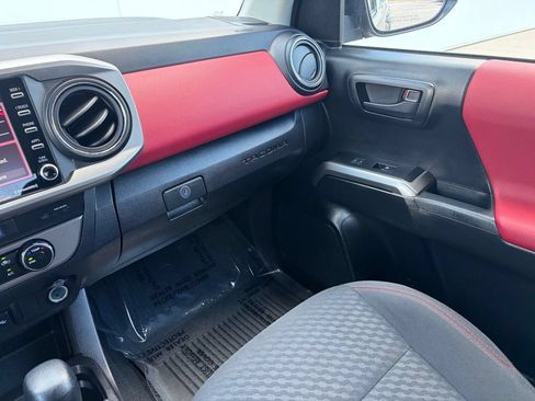Used 2021 Toyota Tacoma SR5 AWD/4WD image 40