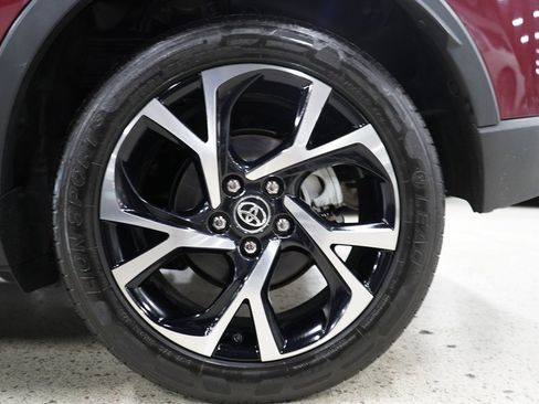Used 2018 Toyota C-HR XLE FWD image 36