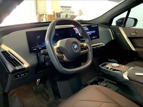 Used 2024 BMW iX xDrive50 w/ Sport Package AWD/4WD image 7
