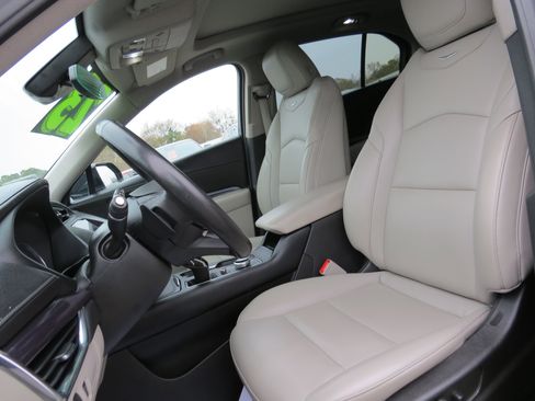 Certified 2023 Cadillac XT4 Luxury w/ Cold Weather Package image 18