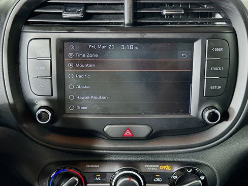 Used 2025 Kia Soul LX w/ LX Technology Package FWD image 21