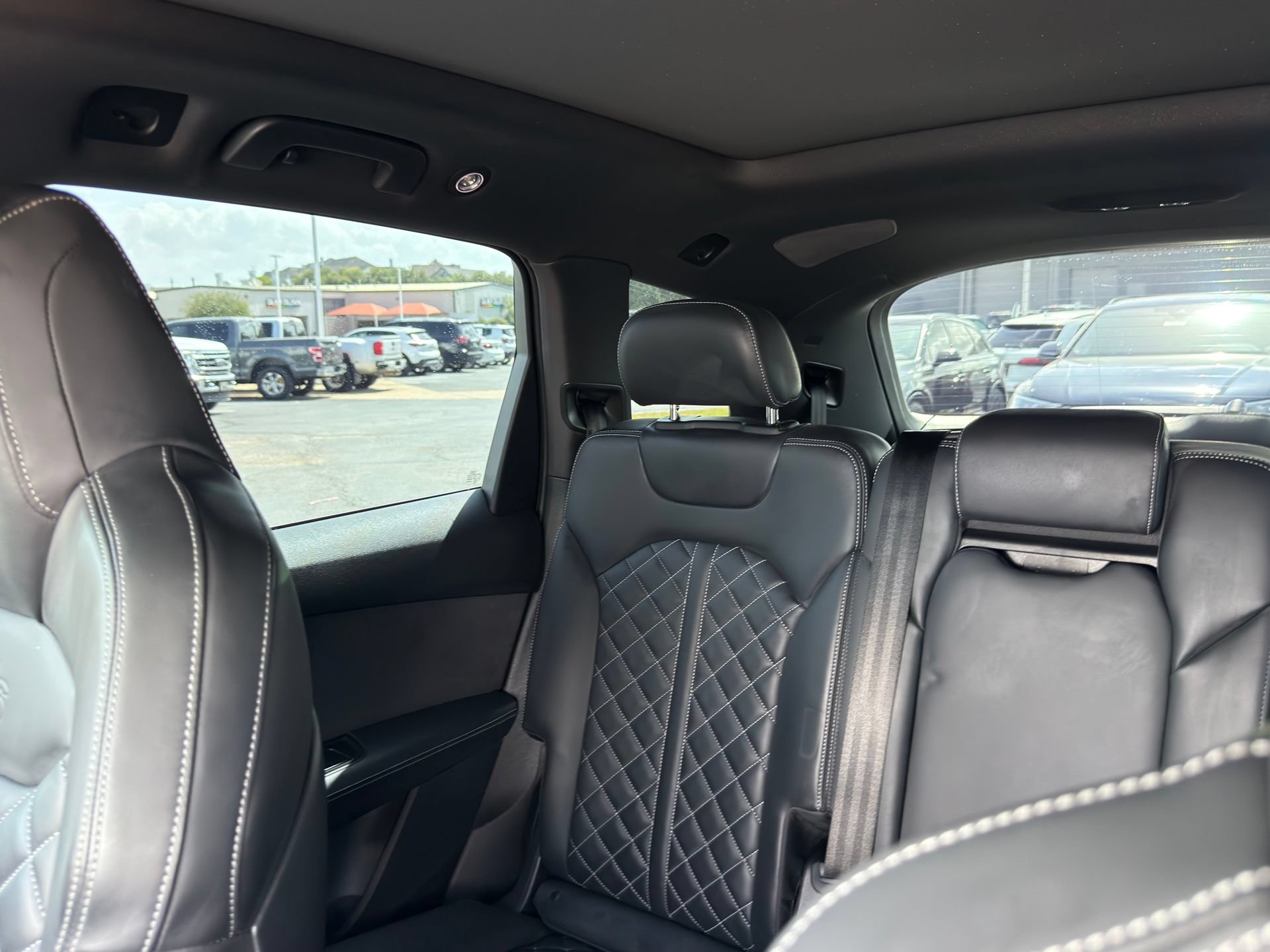 Certified 2024 Audi SQ7 Premium Plus w/ Carbon Package AWD/4WD image 19