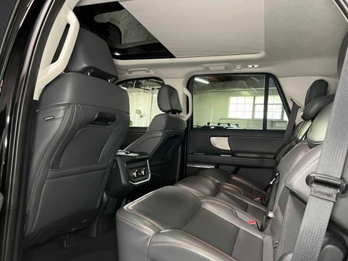 Used 2025 Ford Expedition Active AWD/4WD image 20