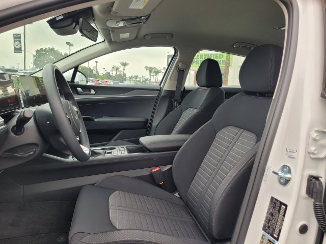 New 2027 Kia K5 LXS FWD image 9