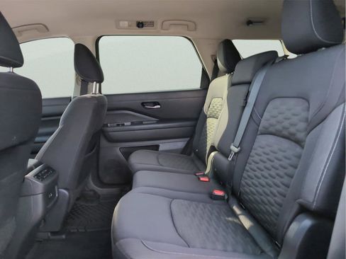 Used 2022 Nissan Pathfinder S image 30