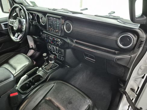 Used 2021 Jeep Wrangler Unlimited Sahara w/ Cold Weather Group AWD/4WD image 35