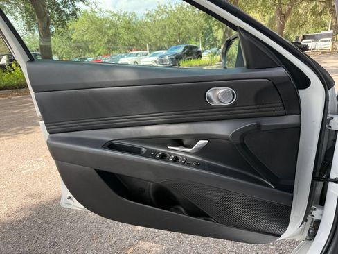 Used 2025 Hyundai Elantra SEL FWD image 20