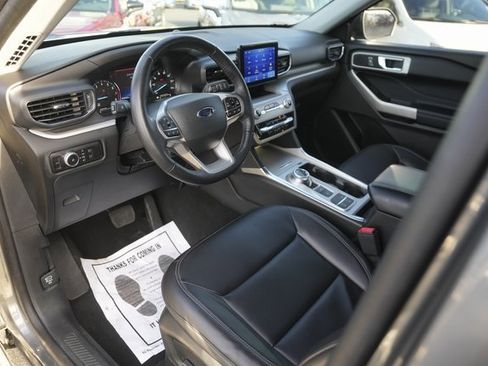 Used 2023 Ford Explorer XLT w/ Equipment Group 202A image 8