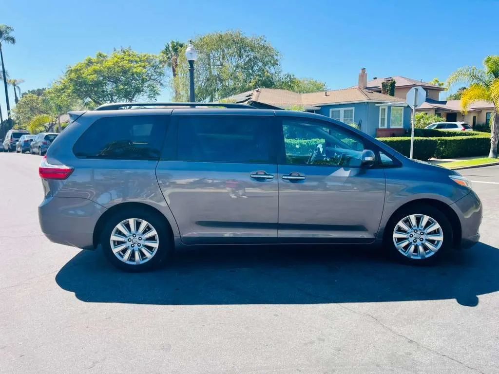Used 2017 Toyota Sienna Limited FWD image 7
