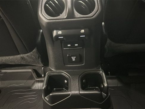 Used 2021 Jeep Gladiator Overland w/ Uconnect 4C Nav & Sound Group image 27