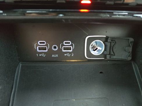 Used 2022 Jeep Grand Cherokee L Overland w/ Luxury Tech Group IV RWD image 6