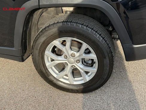 Used 2023 Jeep Grand Cherokee Limited AWD/4WD image 4