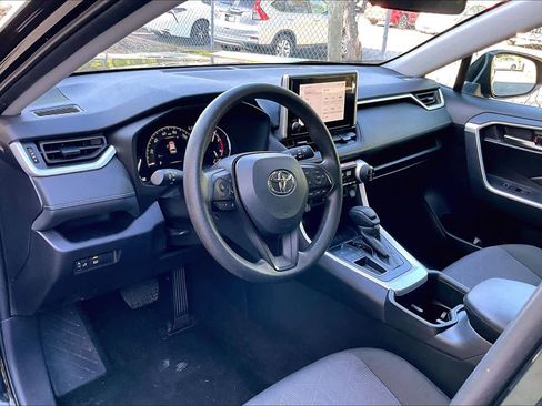 Used 2025 Toyota RAV4 XLE image 17