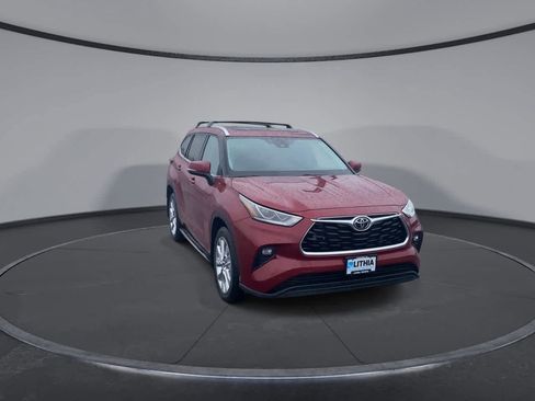 Used 2023 Toyota Highlander Limited image 3