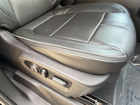 Used 2022 Chevrolet Silverado 1500 High Country w/ Technology Package image 22