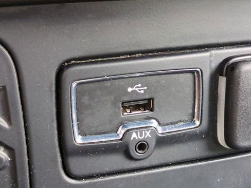 Used 2017 Jeep Renegade Latitude w/ Popular Equipment Group FWD image 20