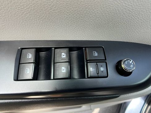 Used 2018 Toyota Highlander XLE AWD/4WD image 12