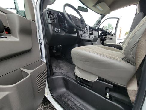 Used 2022 GMC Savana 2500 RWD image 18