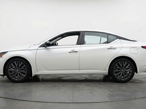 Used 2025 Nissan Altima 2.5 SV FWD image 5