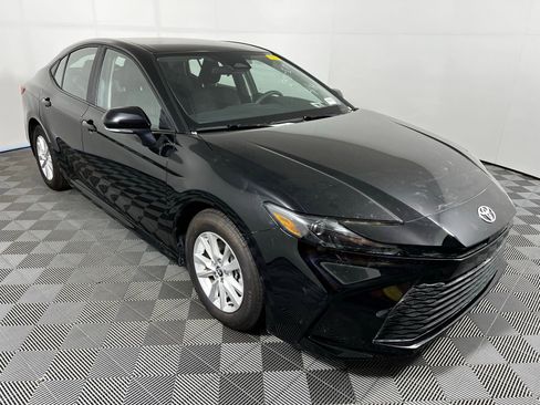 Certified 2025 Toyota Camry LE image 3