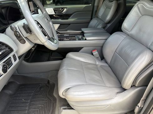 Used 2021 Lincoln Navigator L Reserve w/ Luxury Package AWD/4WD image 9