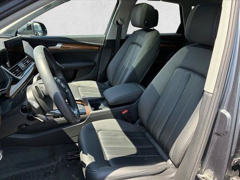 Used 2023 Audi Q5 2.0T Premium Plus w/ Premium Plus Package AWD/4WD image 12