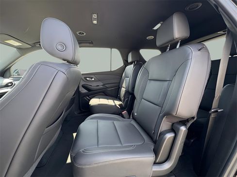 Used 2023 Chevrolet Traverse LT image 24