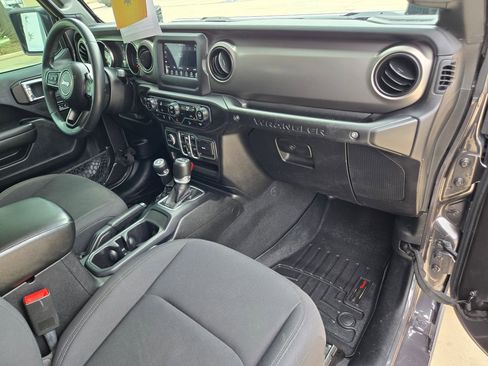 Used 2018 Jeep Wrangler Unlimited Sport S AWD/4WD image 25