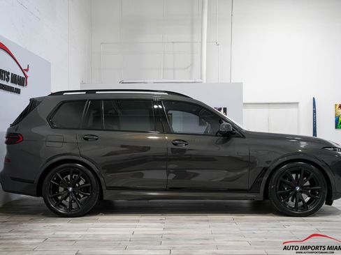 Used 2025 BMW X7 xDrive40i w/ Executive Package image 26